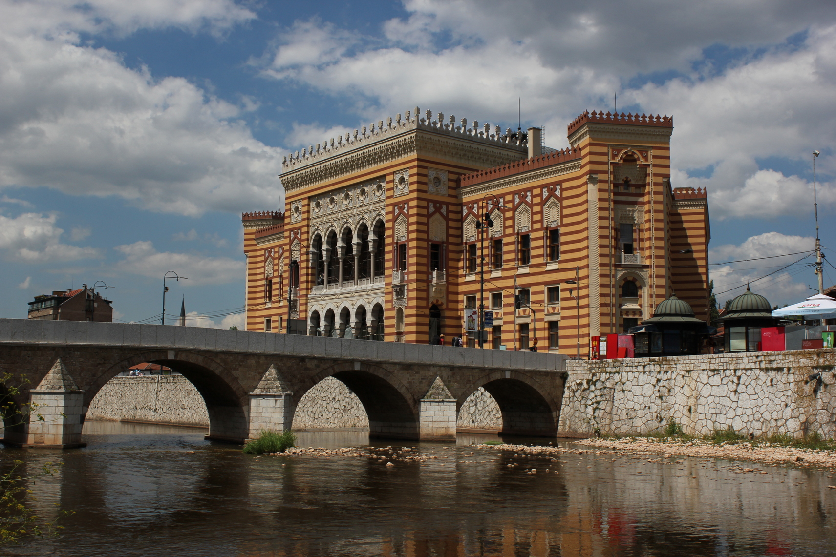 La Vijećnica oggi.