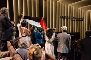 In sala la bandiera palestinese