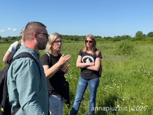 Cimitero di Bijeljina. Nihad Suljić insieme a Ospiti in arrivo
